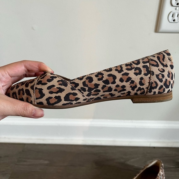 TOMS Women’s Julie Desert Tan Leopard Flats Size 6 - Picture 4 of 10